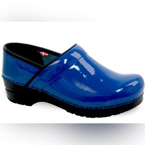 Sanita Pro. Patent Women's Navy shoe size 38 (6.5-7)